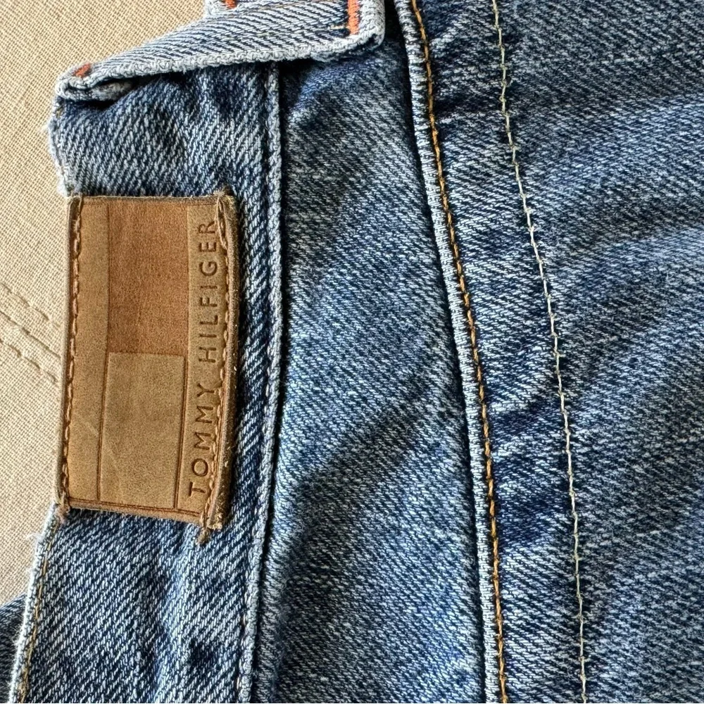 Tommy Hilfiger Jeans. Size 2. They are a very loose fit   Great condition - Picture 6 of 6